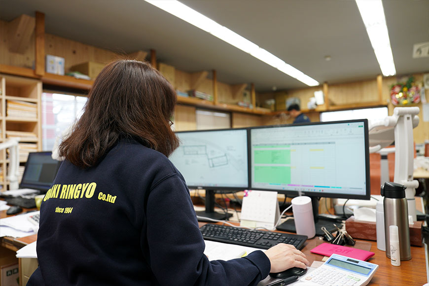 海の香りと木の香りがする贅沢なオフィス環境